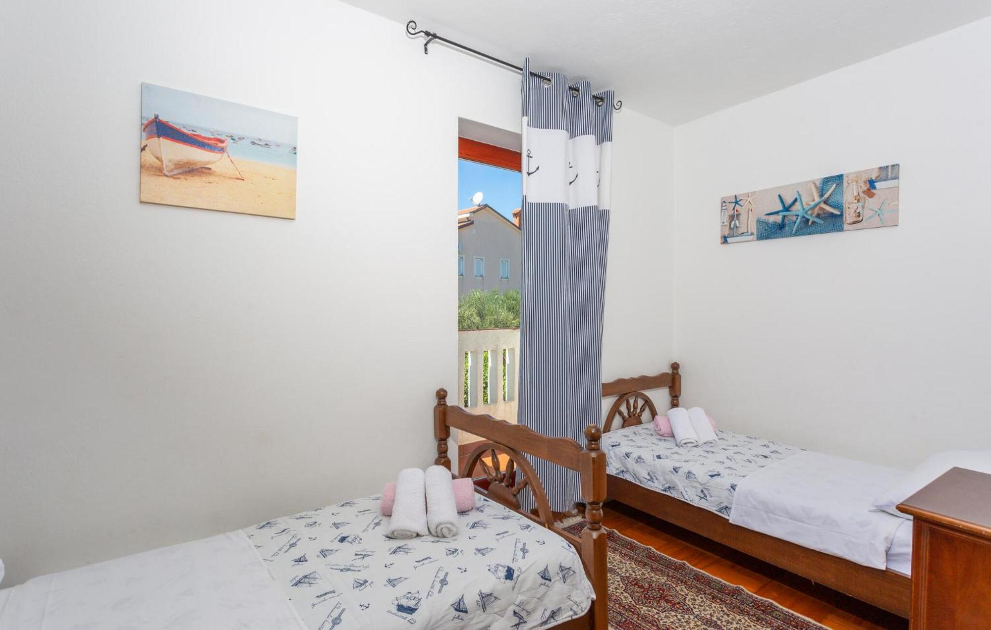 3 Bedroom Stunning Apartment In Krk Krk Town Esterno foto