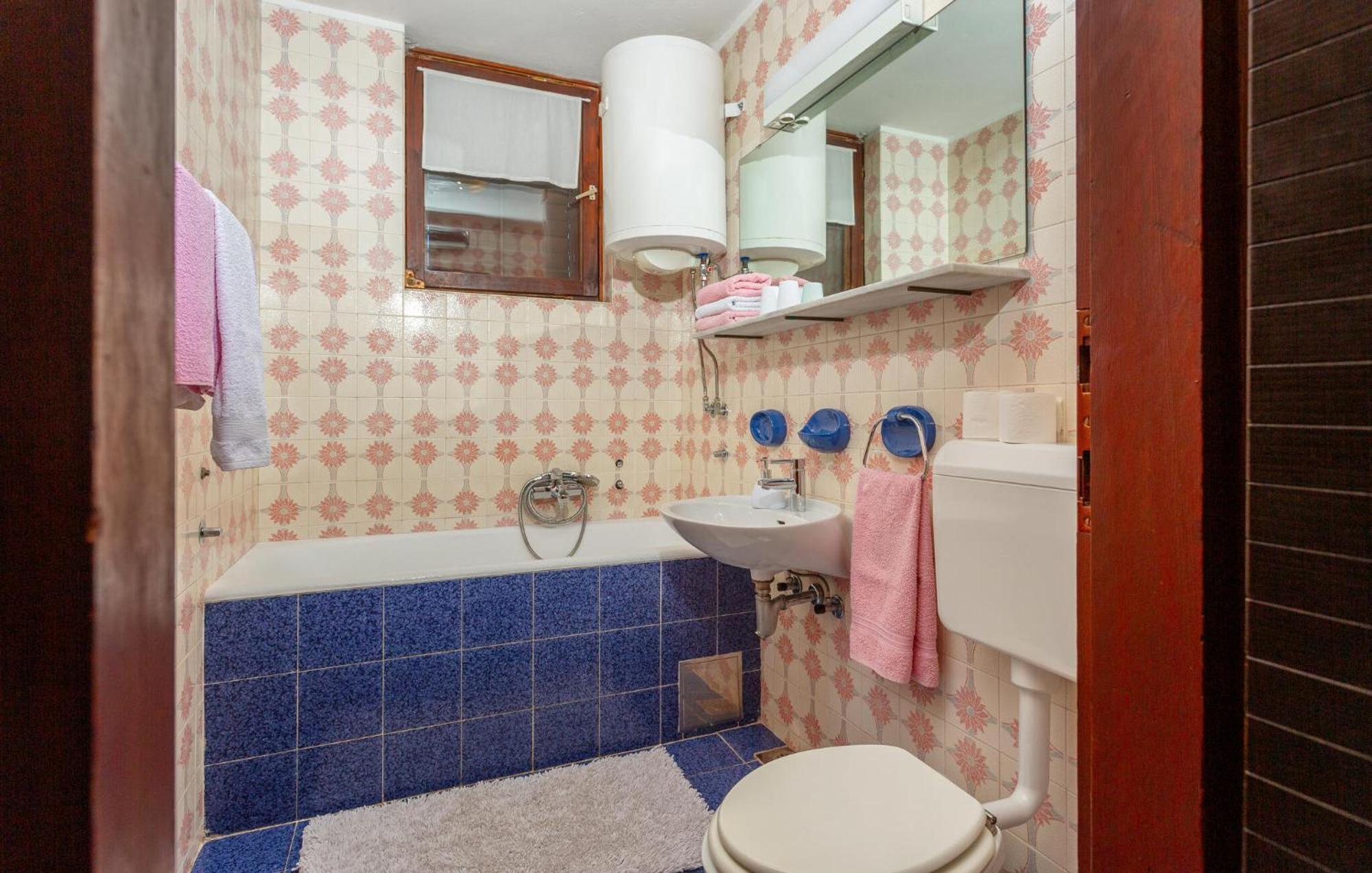 3 Bedroom Stunning Apartment In Krk Krk Town Esterno foto