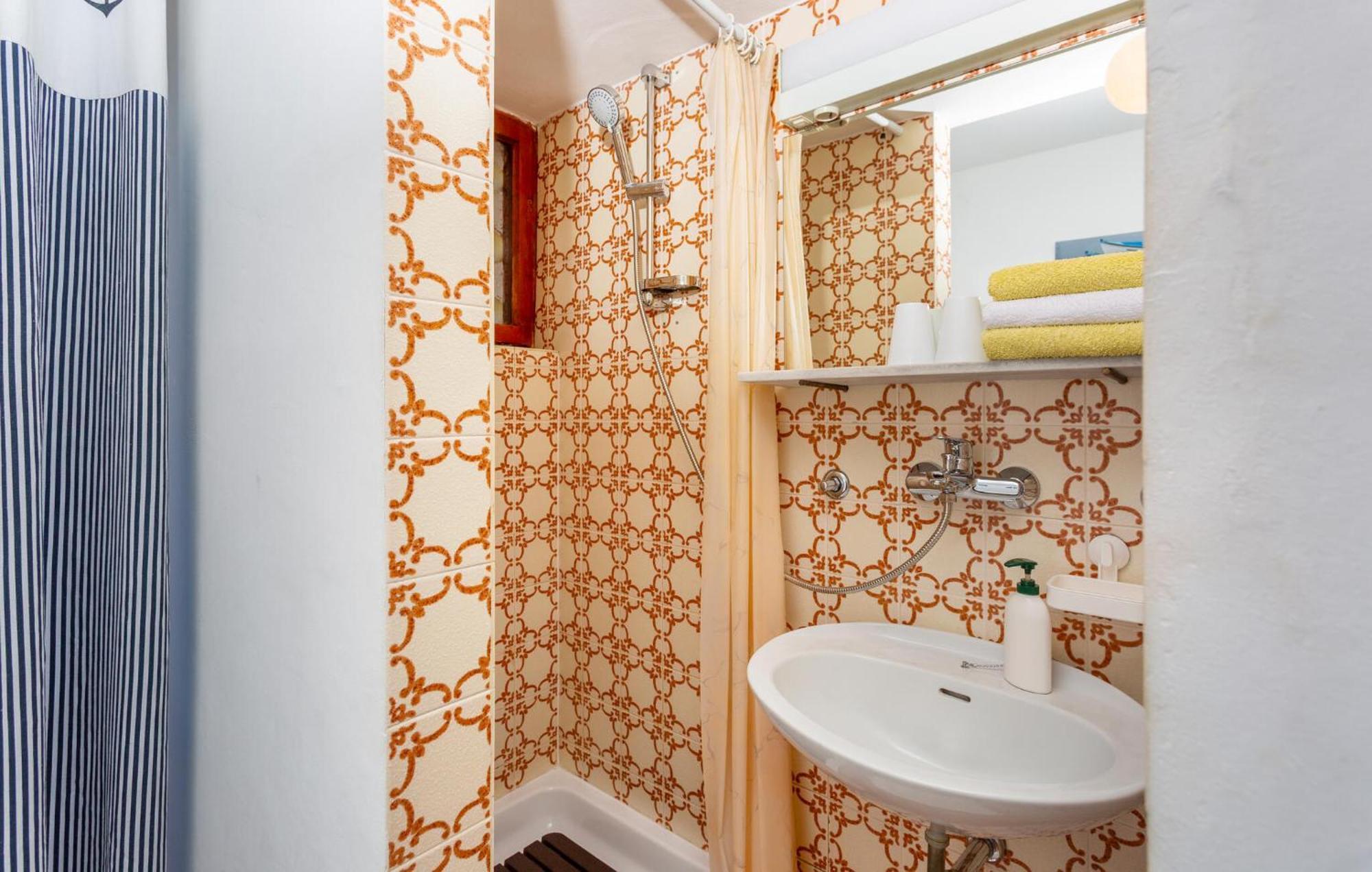 3 Bedroom Stunning Apartment In Krk Krk Town Esterno foto